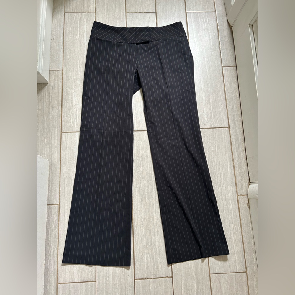 Sandra Angelozzi 3 piece Suit. Black pinstripe jacket 32, skirt 38, pants 40. - Picture 3 of 12
